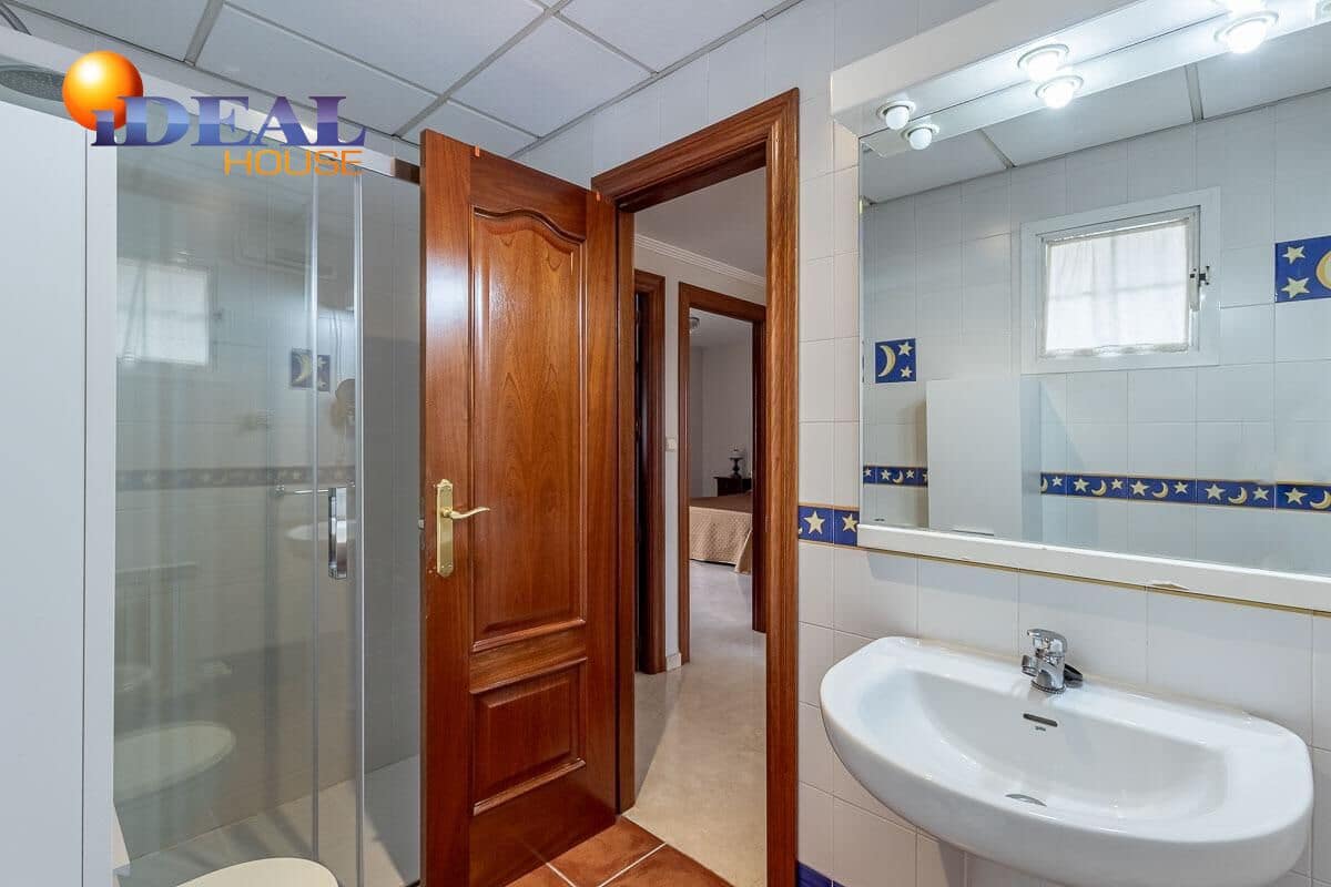 5 bedroom Villa for sale in Peligros with pool garage - € 449,000 (Ref: 9462022)