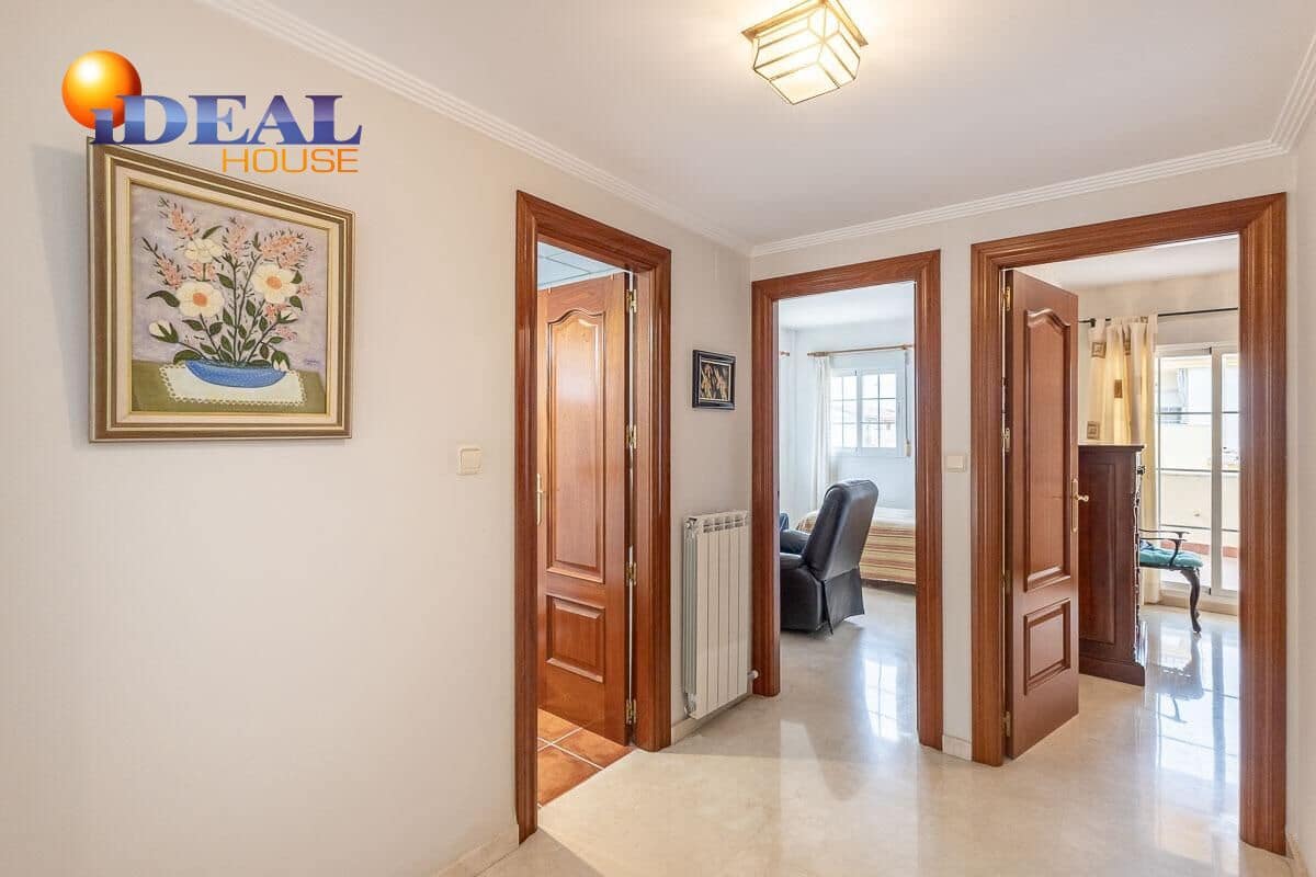 5 bedroom Villa for sale in Peligros with pool garage - € 449,000 (Ref: 9462022)