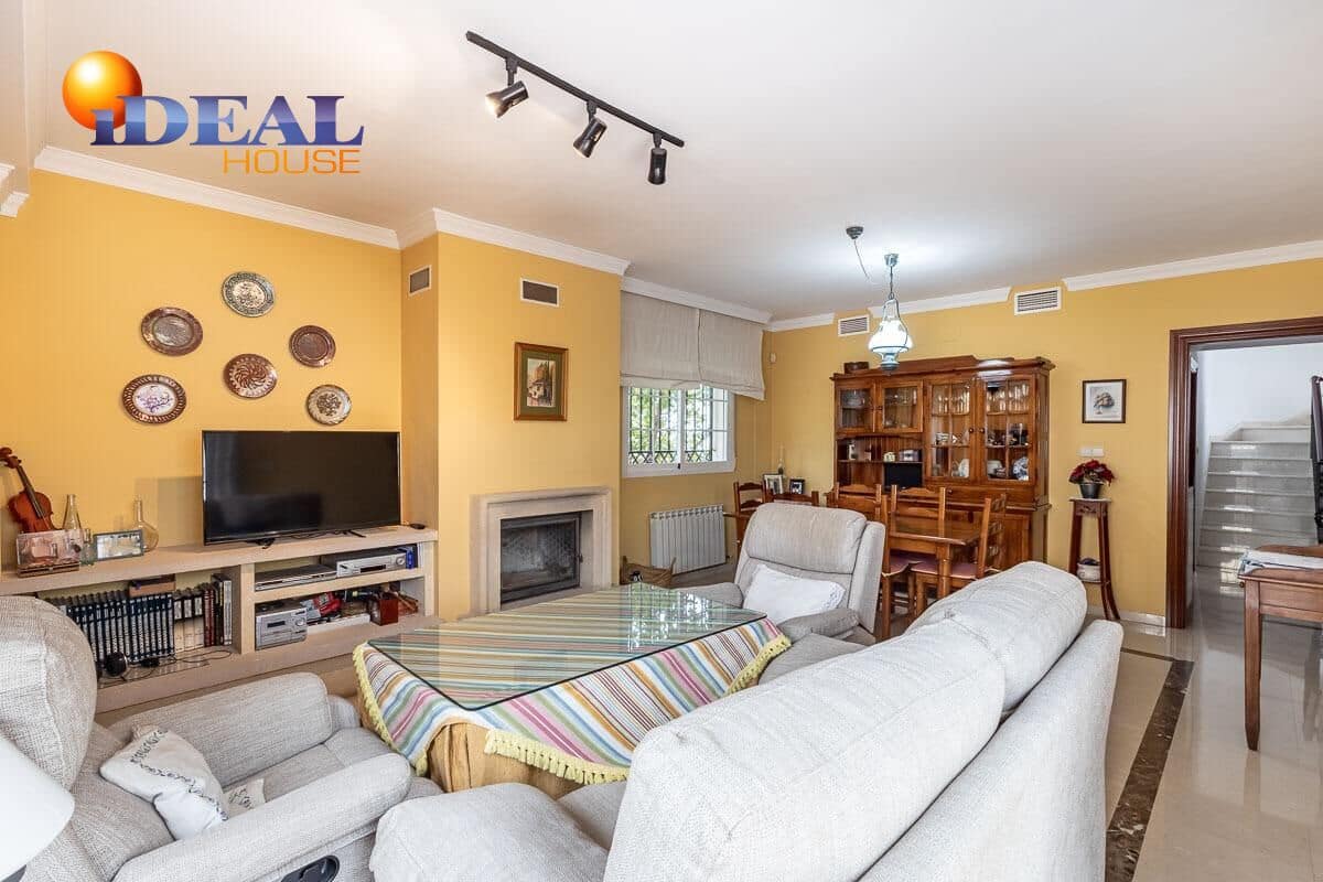 5 bedroom Villa for sale in Peligros with pool garage - € 449,000 (Ref: 9462022)