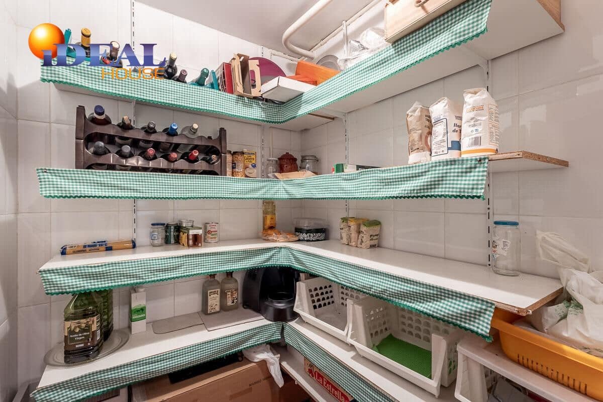 5 bedroom Villa for sale in Peligros with pool garage - € 449,000 (Ref: 9462022)