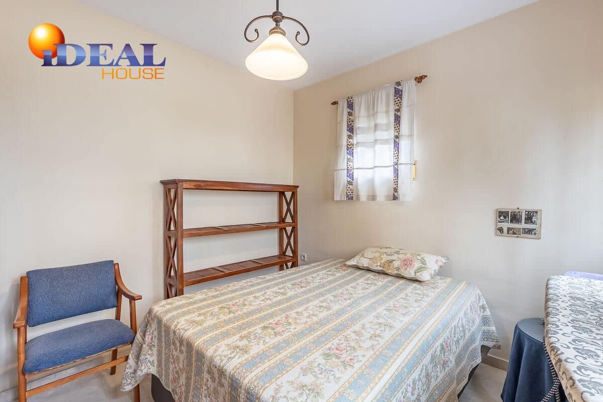 5 bedroom Villa for sale in Peligros with pool garage - € 449,000 (Ref: 9462022)