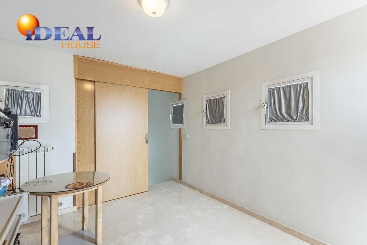 5 bedroom Villa for sale in Peligros with pool garage - € 449,000 (Ref: 9462022)