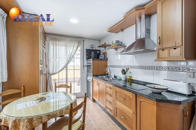 Chalet de 5 habitaciones en Peligros en venta con piscina garaje - 449.000 € (Ref: 9462022)