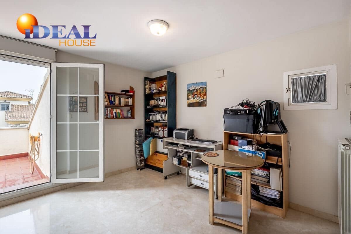 5 bedroom Villa for sale in Peligros with pool garage - € 449,000 (Ref: 9462022)