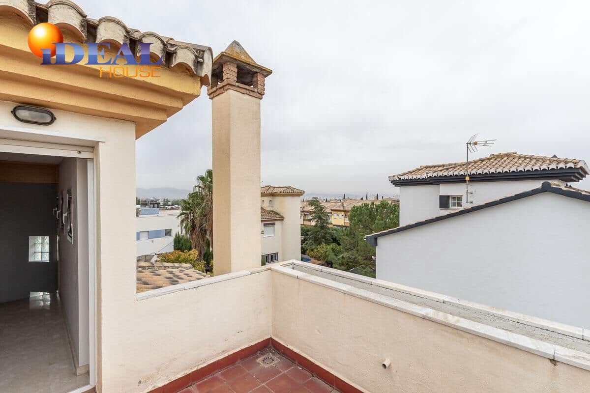 5 bedroom Villa for sale in Peligros with pool garage - € 449,000 (Ref: 9462022)