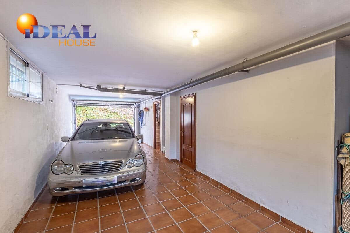 5 bedroom Villa for sale in Peligros with pool garage - € 449,000 (Ref: 9462022)