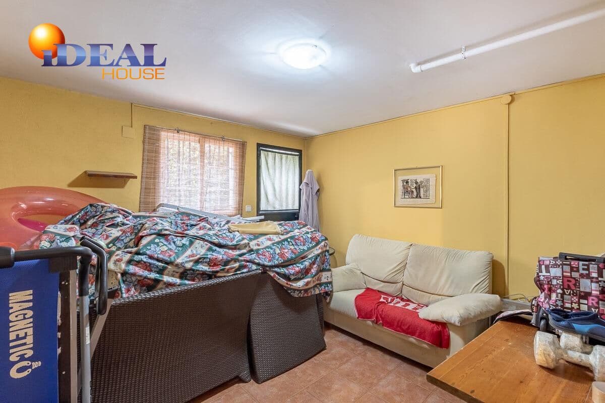 5 bedroom Villa for sale in Peligros with pool garage - € 449,000 (Ref: 9462022)