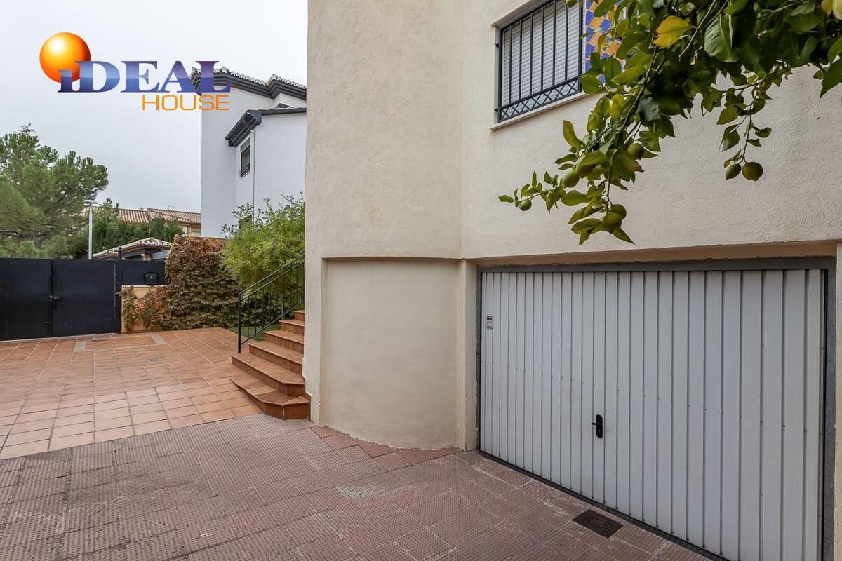 5 bedroom Villa for sale in Peligros with pool garage - € 449,000 (Ref: 9462022)