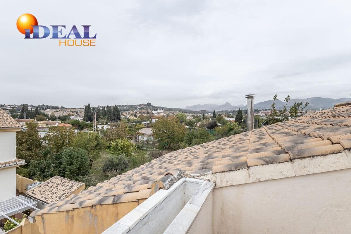 5 bedroom Villa for sale in Peligros with pool garage - € 449,000 (Ref: 9462022)