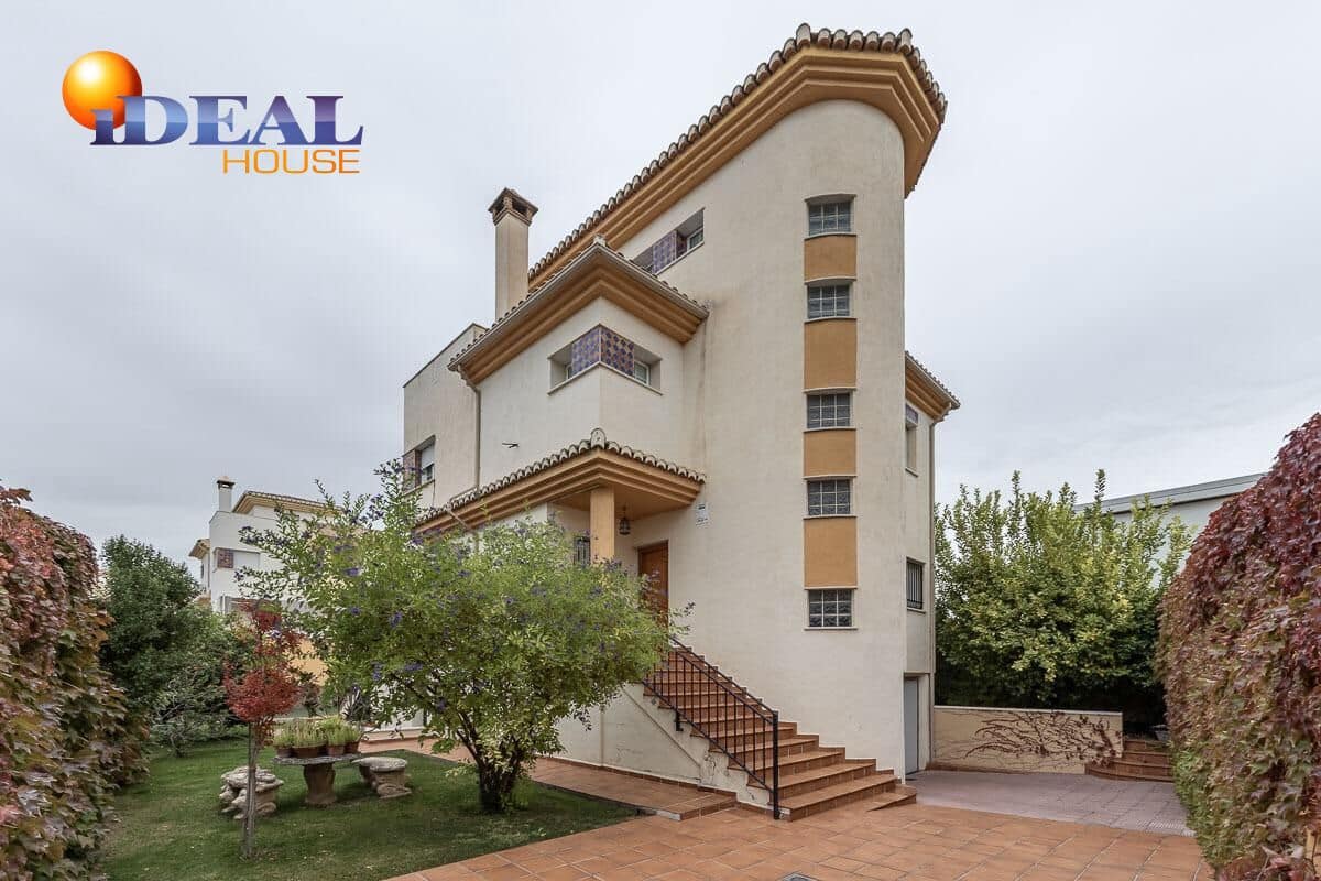 5 bedroom Villa for sale in Peligros with pool garage - € 449,000 (Ref: 9462022)