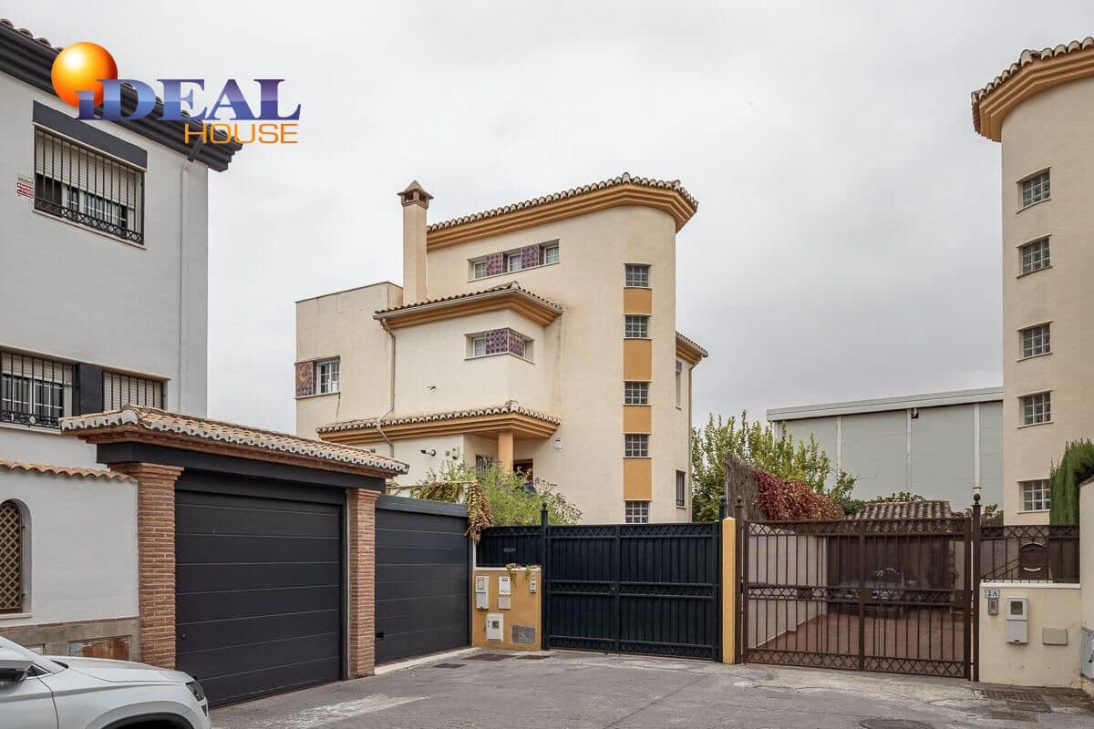 5 bedroom Villa for sale in Peligros with pool garage - € 449,000 (Ref: 9462022)