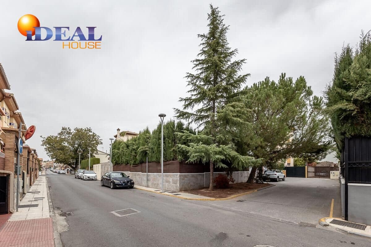 5 bedroom Villa for sale in Peligros with pool garage - € 449,000 (Ref: 9462022)