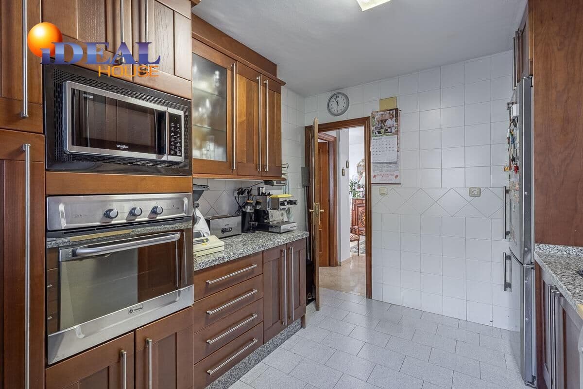 4 bedroom Villa for sale in Peligros with pool garage - € 329,000 (Ref: 9465589)