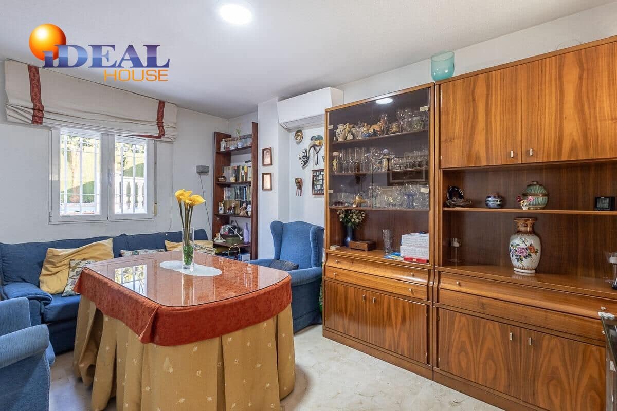 4 bedroom Villa for sale in Peligros with pool garage - € 329,000 (Ref: 9465589)