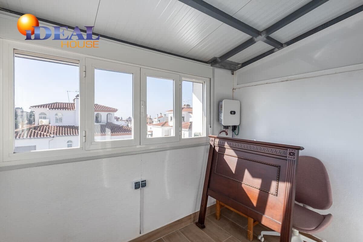 4 bedroom Villa for sale in Peligros with pool garage - € 329,000 (Ref: 9465589)