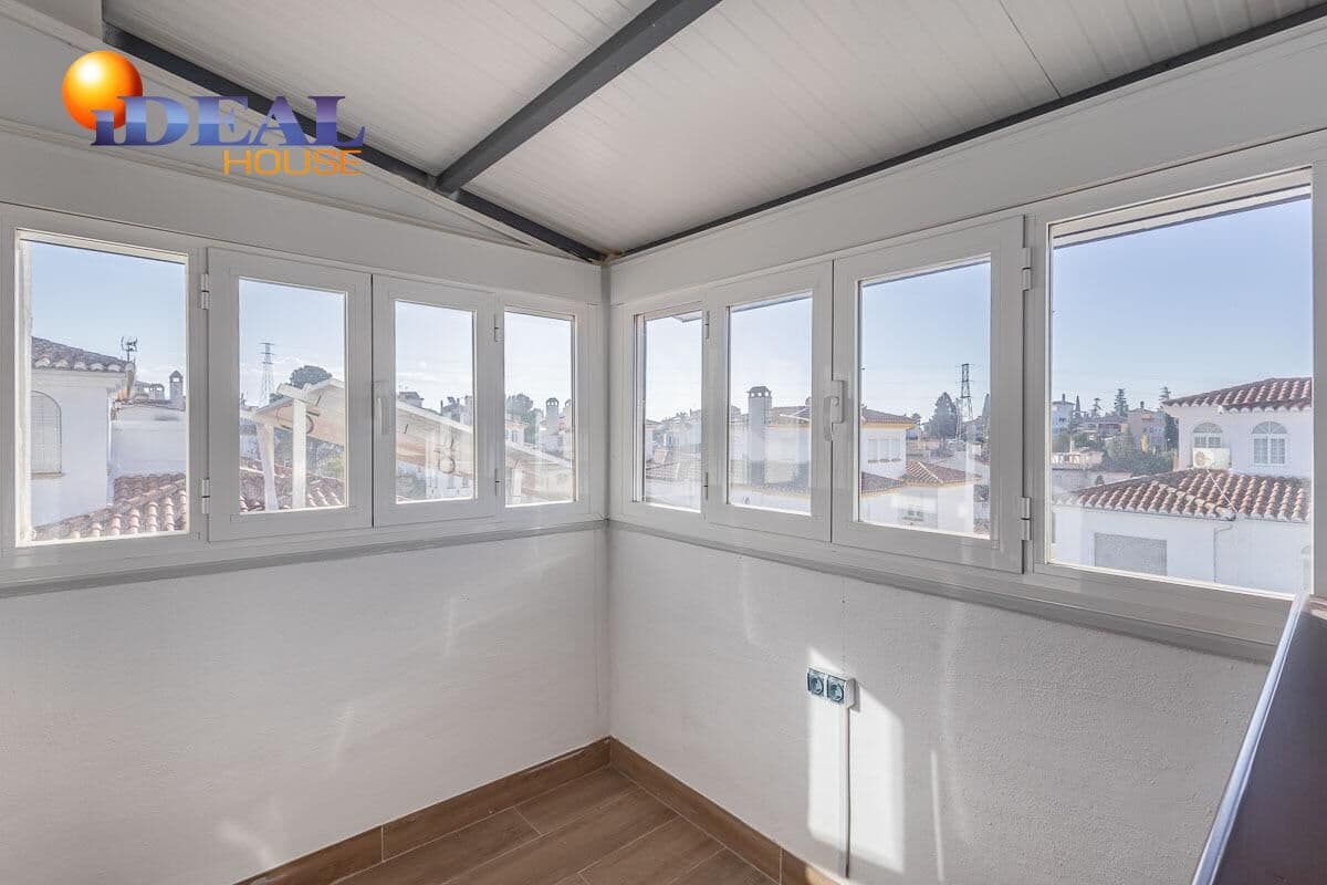 4 bedroom Villa for sale in Peligros with pool garage - € 329,000 (Ref: 9465589)