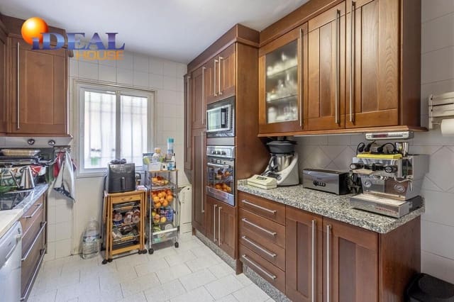 4 sovrum Villa till salu i Peligros med pool garage - 329 000 € (Ref: 9465589)