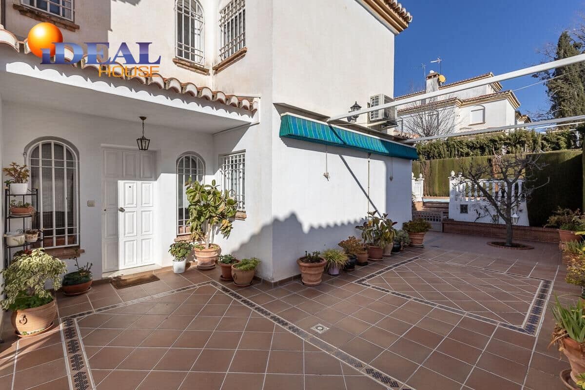 4 bedroom Villa for sale in Peligros with pool garage - € 329,000 (Ref: 9465589)