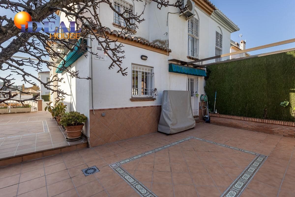 4 bedroom Villa for sale in Peligros with pool garage - € 329,000 (Ref: 9465589)