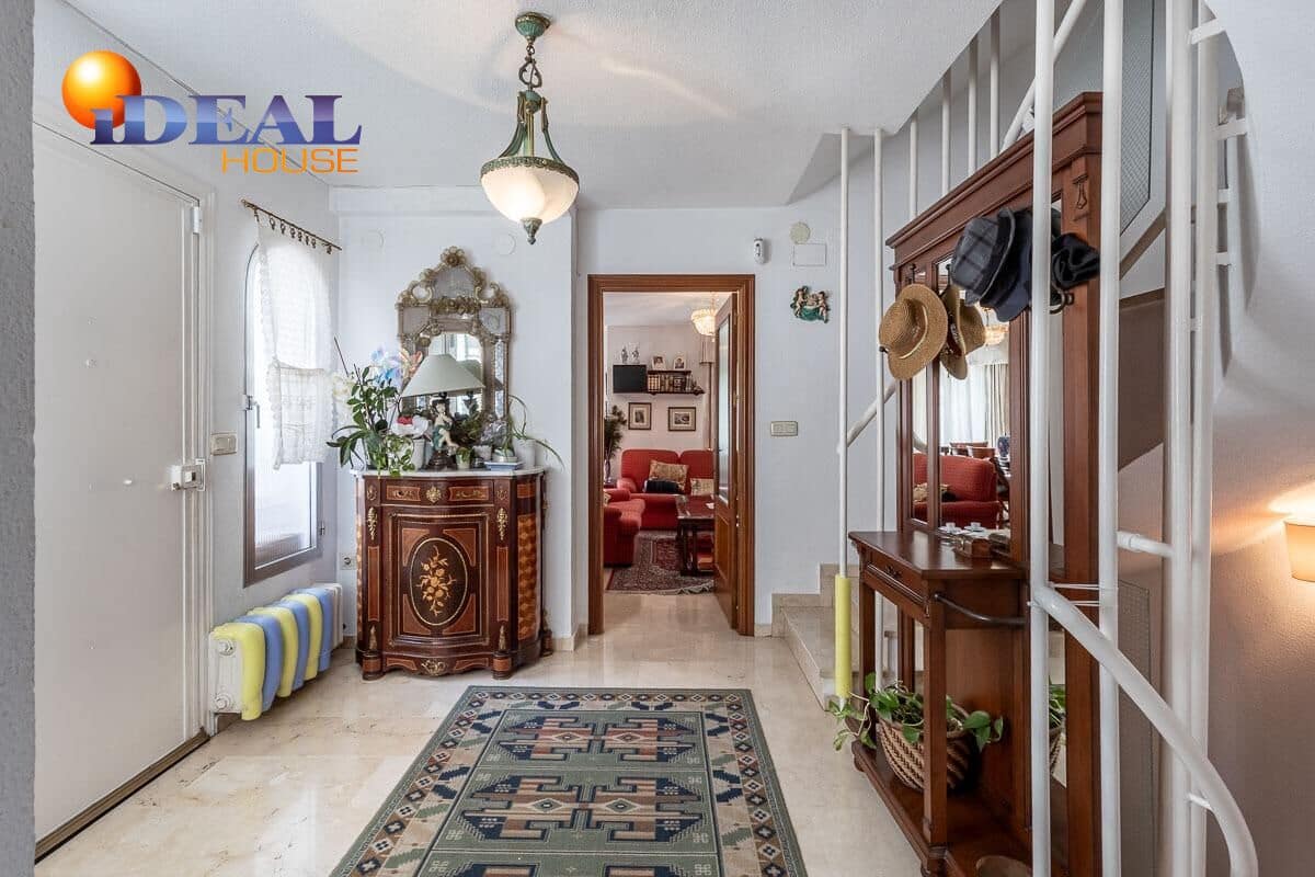 4 bedroom Villa for sale in Peligros with pool garage - € 329,000 (Ref: 9465589)