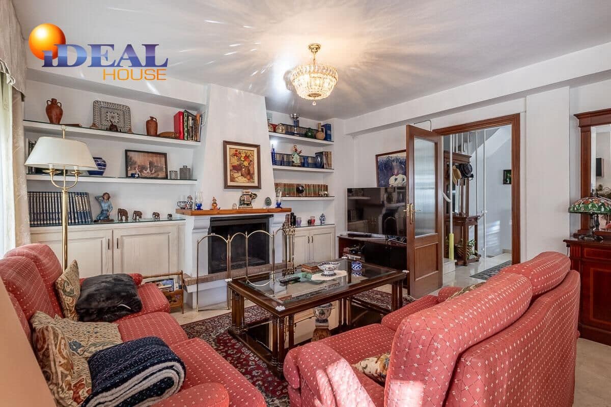 4 bedroom Villa for sale in Peligros with pool garage - € 329,000 (Ref: 9465589)