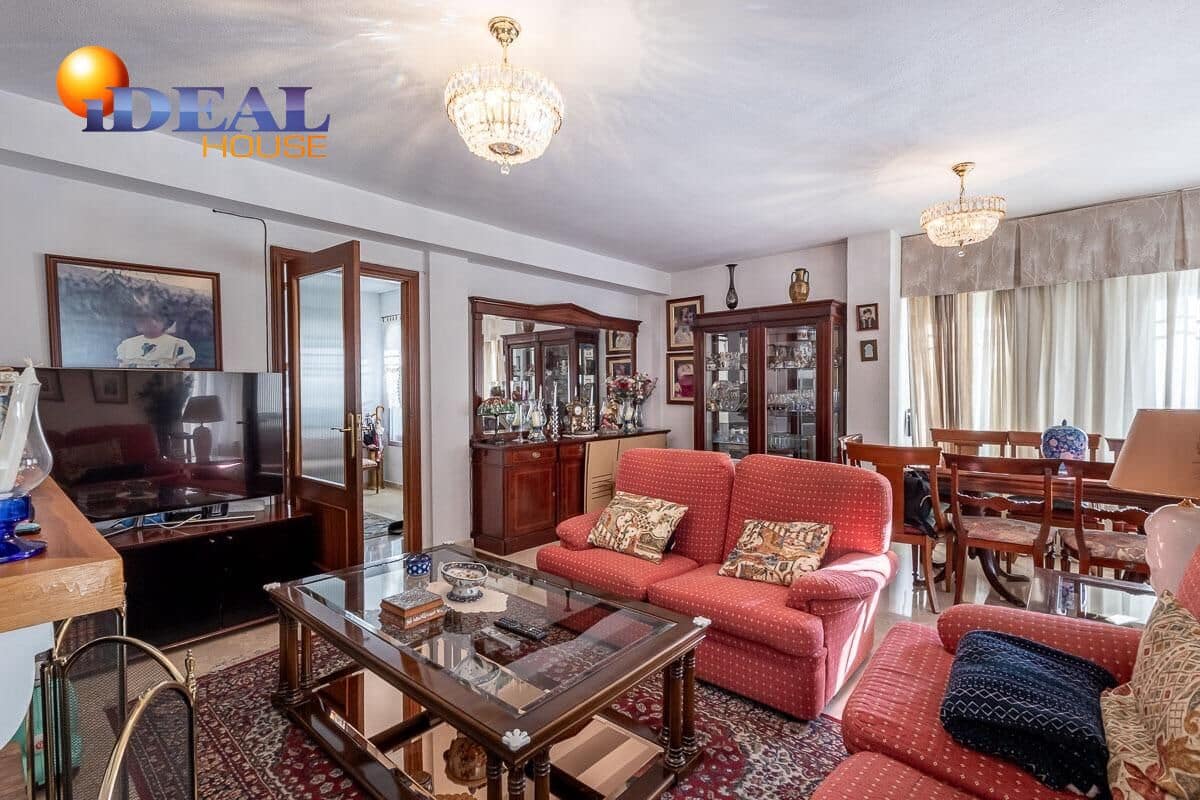 4 bedroom Villa for sale in Peligros with pool garage - € 329,000 (Ref: 9465589)