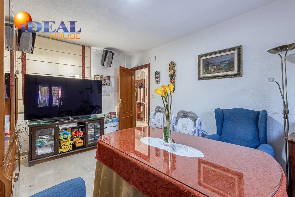 4 bedroom Villa for sale in Peligros with pool garage - € 329,000 (Ref: 9465589)