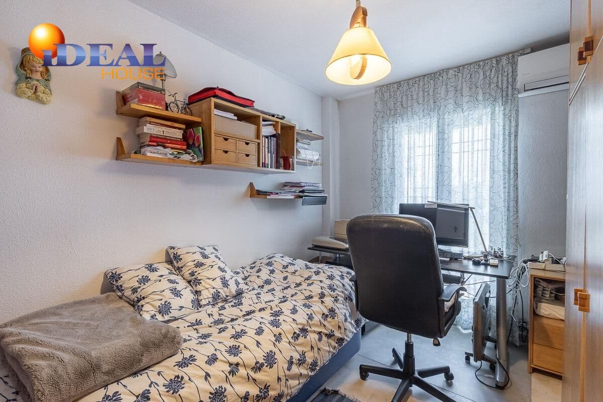 4 bedroom Villa for sale in Peligros with pool garage - € 329,000 (Ref: 9465589)