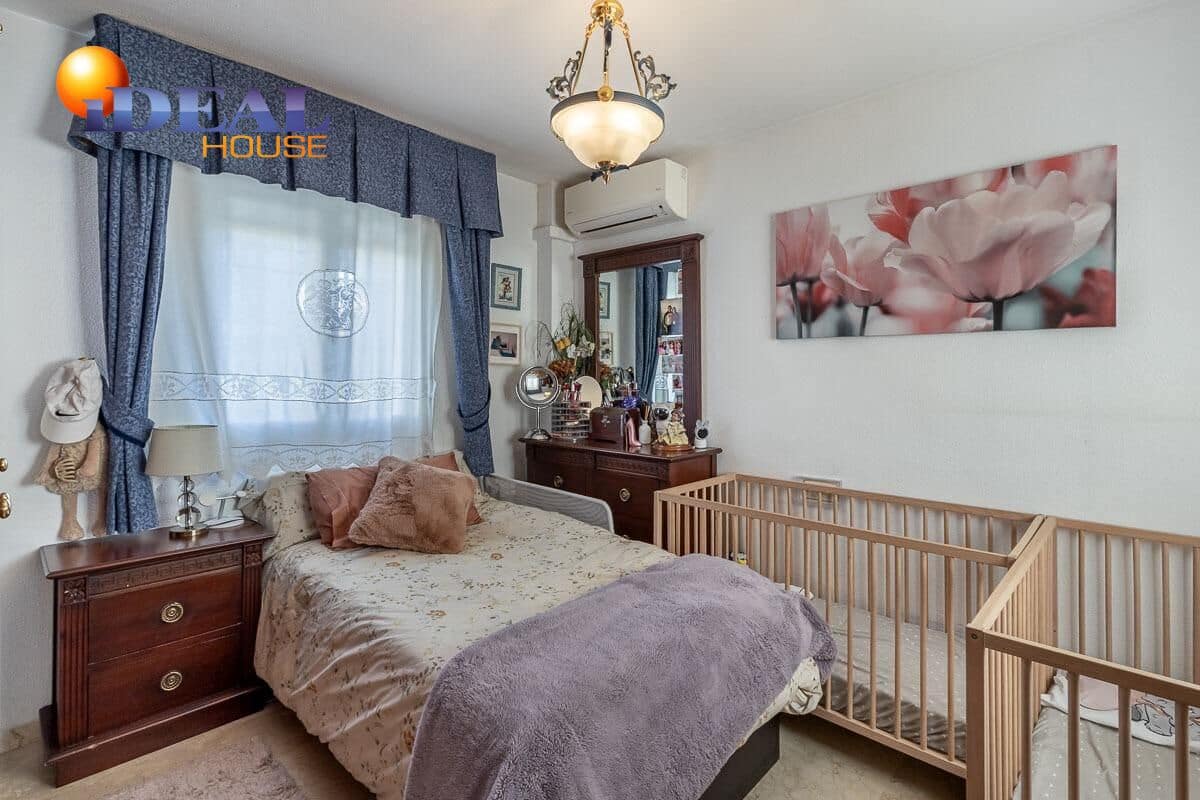 4 bedroom Villa for sale in Peligros with pool garage - € 329,000 (Ref: 9465589)