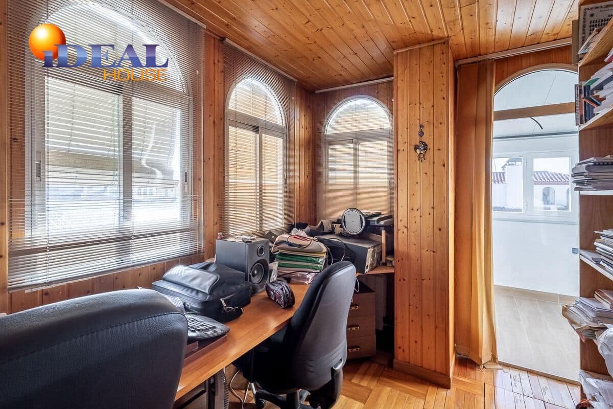 4 bedroom Villa for sale in Peligros with pool garage - € 329,000 (Ref: 9465589)