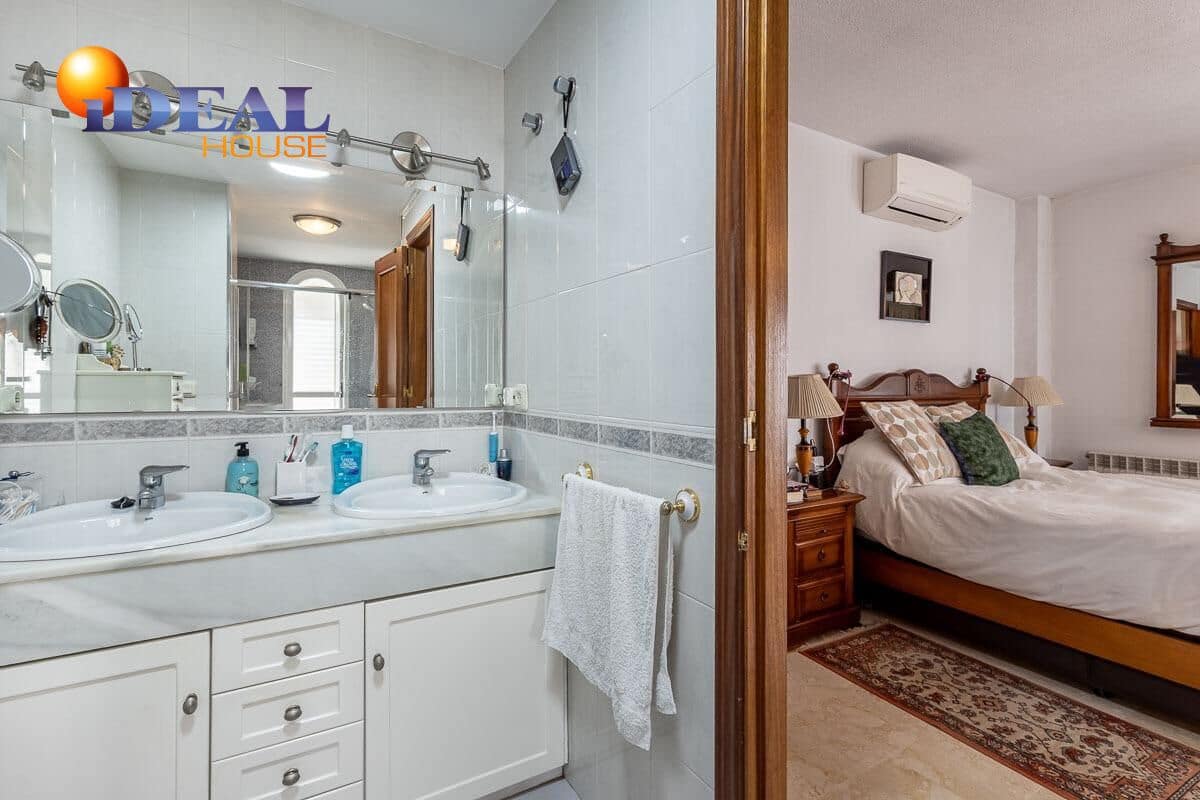 4 bedroom Villa for sale in Peligros with pool garage - € 329,000 (Ref: 9465589)