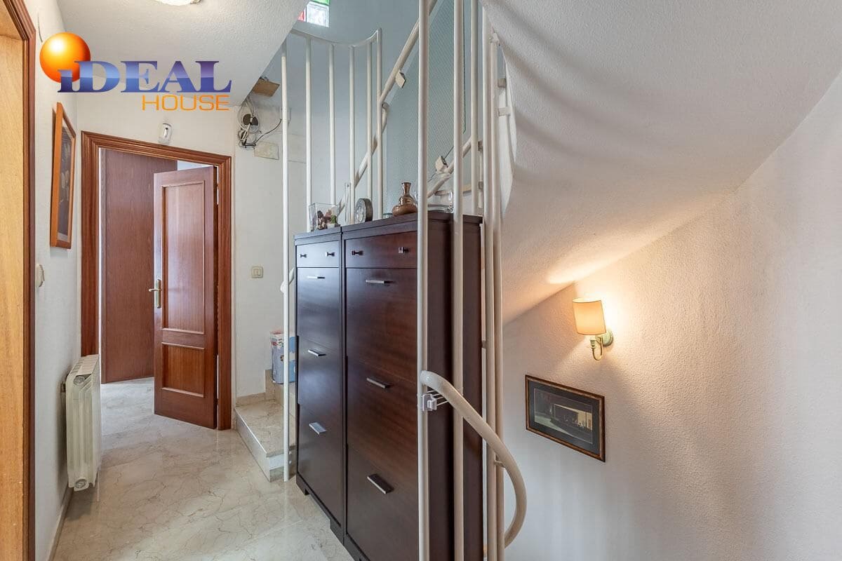 4 bedroom Villa for sale in Peligros with pool garage - € 329,000 (Ref: 9465589)