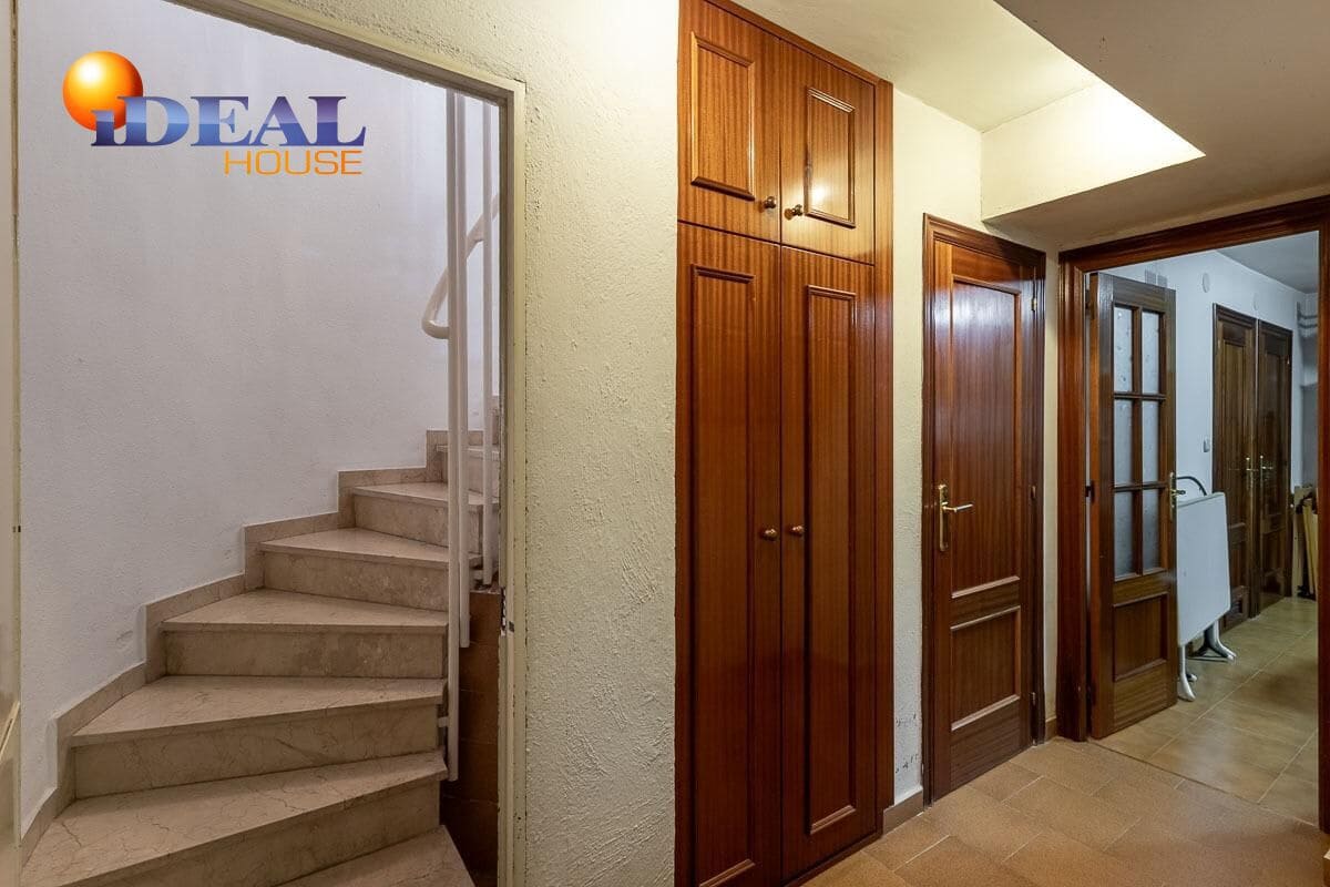 4 bedroom Villa for sale in Peligros with pool garage - € 329,000 (Ref: 9465589)