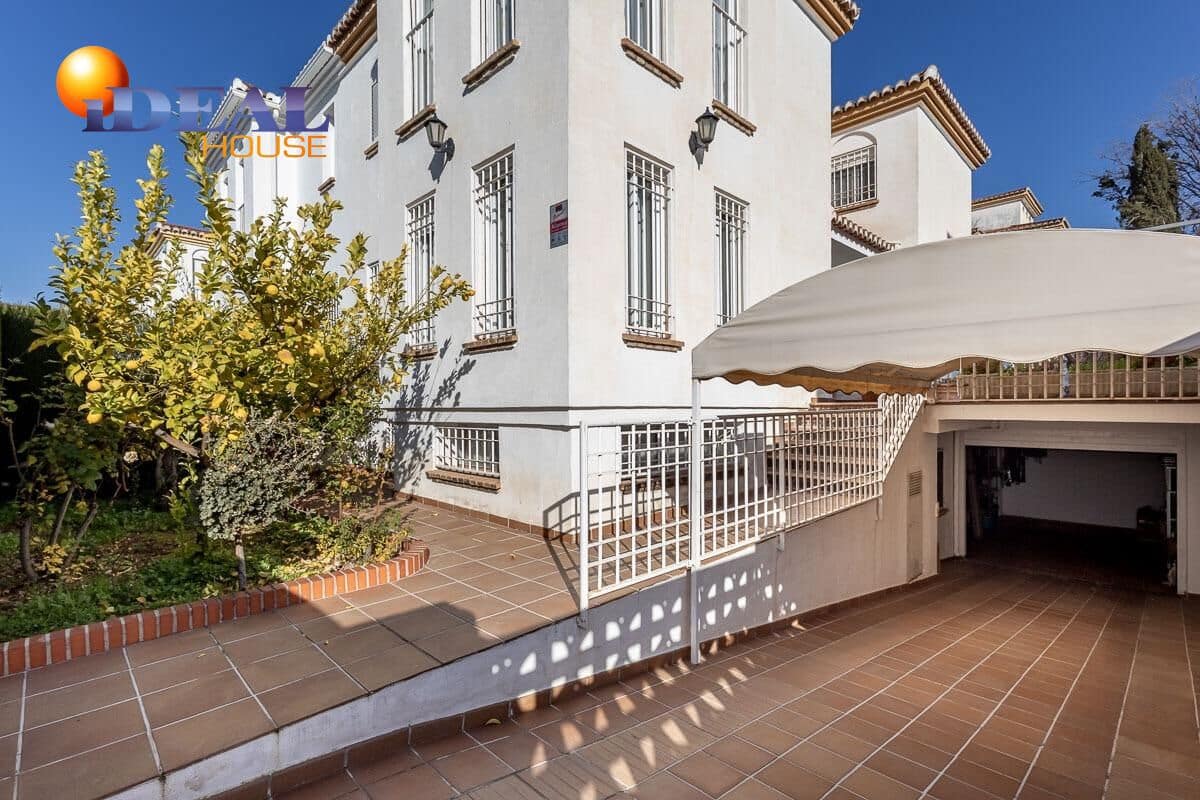 4 bedroom Villa for sale in Peligros with pool garage - € 329,000 (Ref: 9465589)