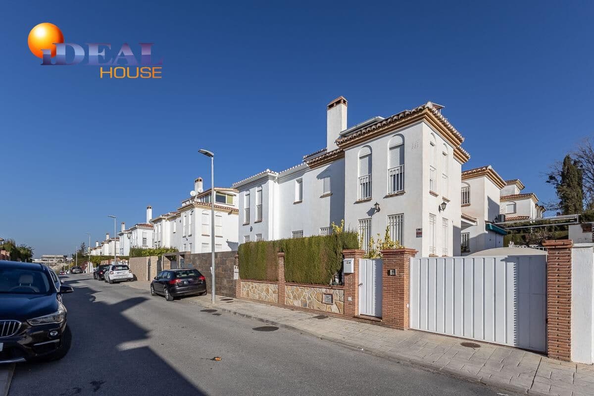 4 bedroom Villa for sale in Peligros with pool garage - € 329,000 (Ref: 9465589)