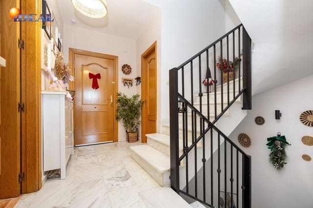 3 sovrum Hus till salu i La Zubia med garage - 299 000 € (Ref: 9465592)