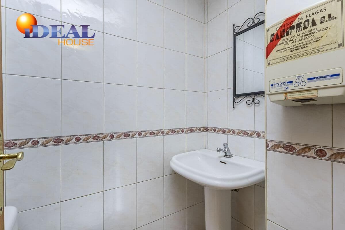 Kommersiell till salu i Granada stad - 155 000 € (Ref: 9472928)