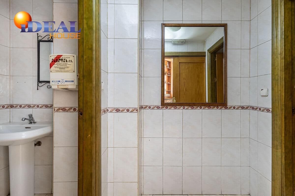 Kommersiell till salu i Granada stad - 155 000 € (Ref: 9472928)