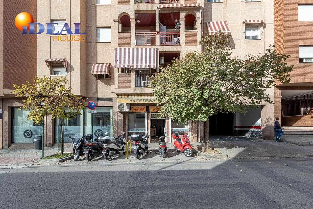 Kommersiell till salu i Granada stad - 155 000 € (Ref: 9472928)
