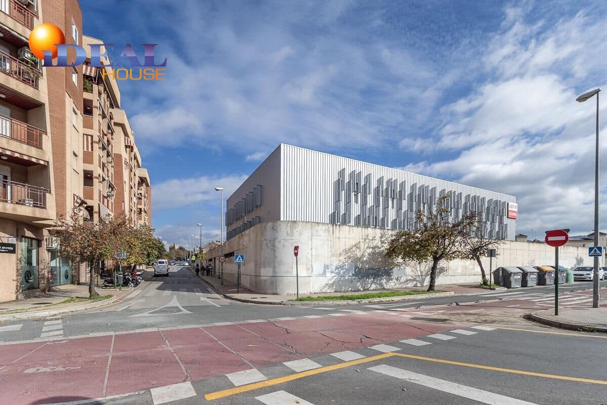 Kommersiell till salu i Granada stad - 155 000 € (Ref: 9472928)