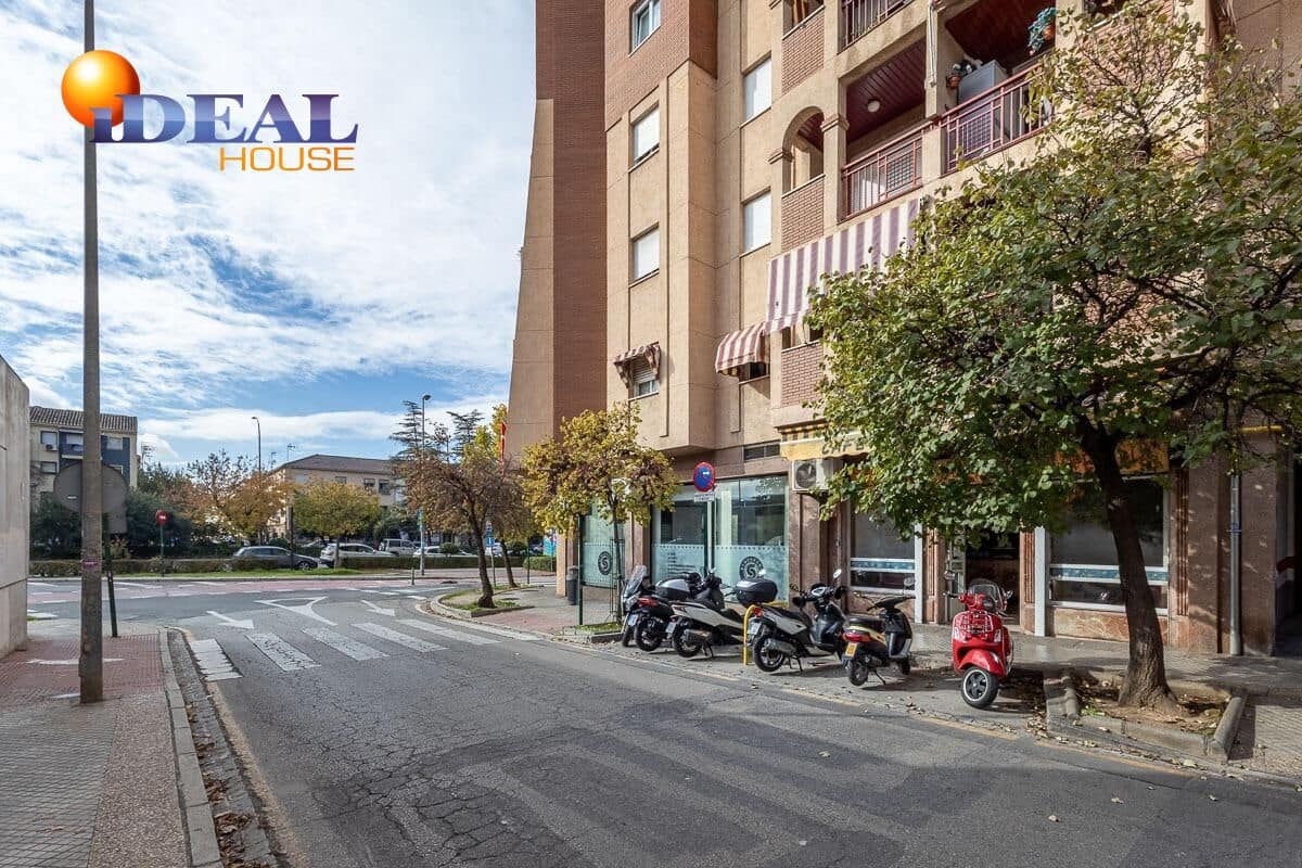 Kommersiell till salu i Granada stad - 155 000 € (Ref: 9472928)
