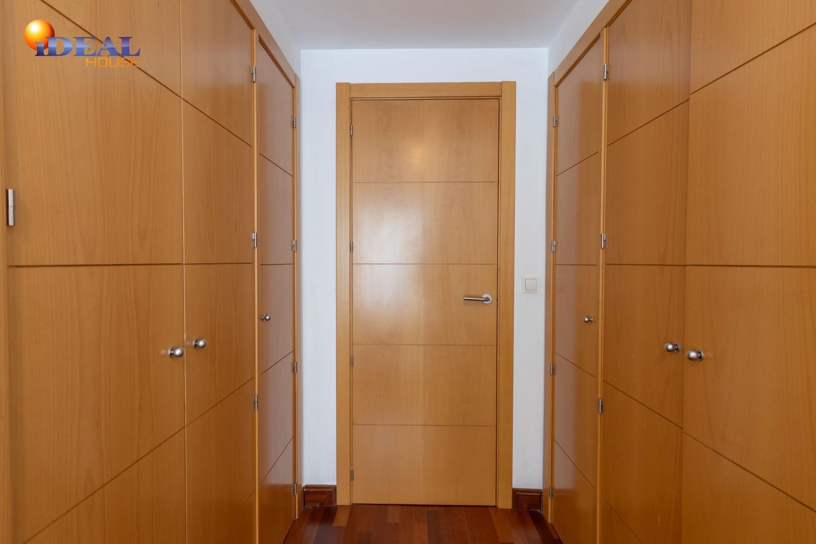 2 bedroom Flat for sale in Granada city with garage - € 356,500 (Ref: 9472931)