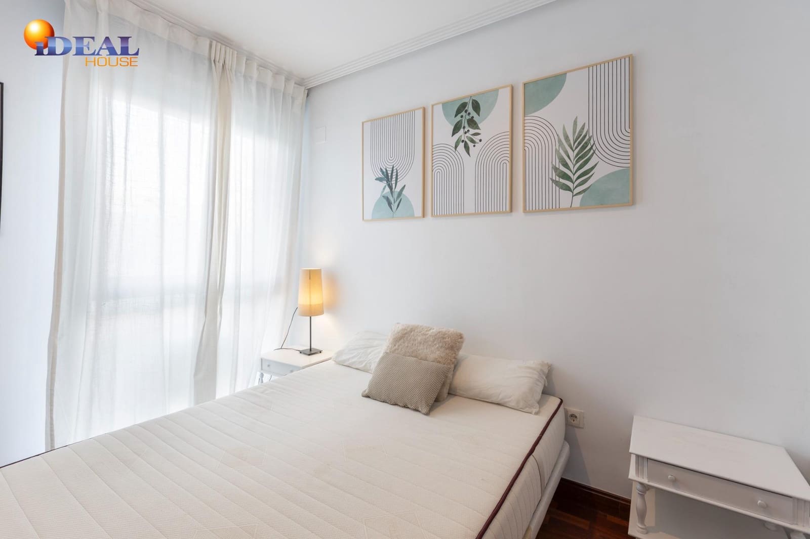 2 bedroom Flat for sale in Granada city with garage - € 356,500 (Ref: 9472931)