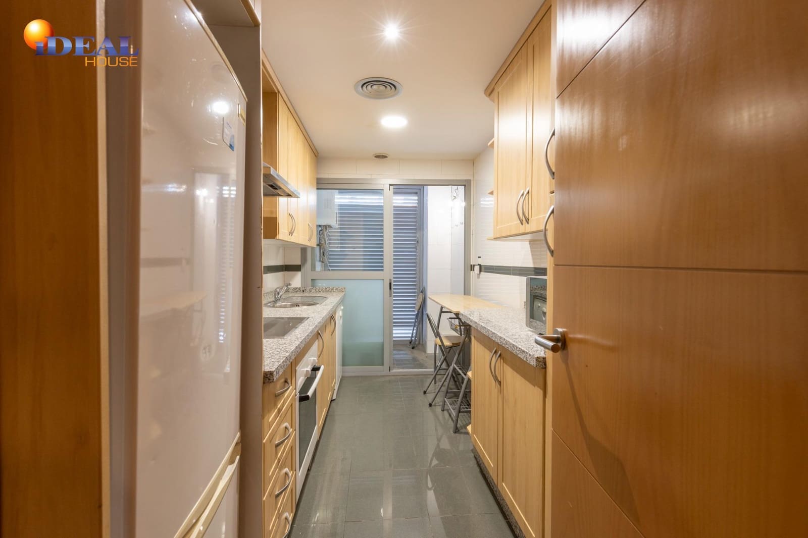 2 bedroom Flat for sale in Granada city with garage - € 356,500 (Ref: 9472931)