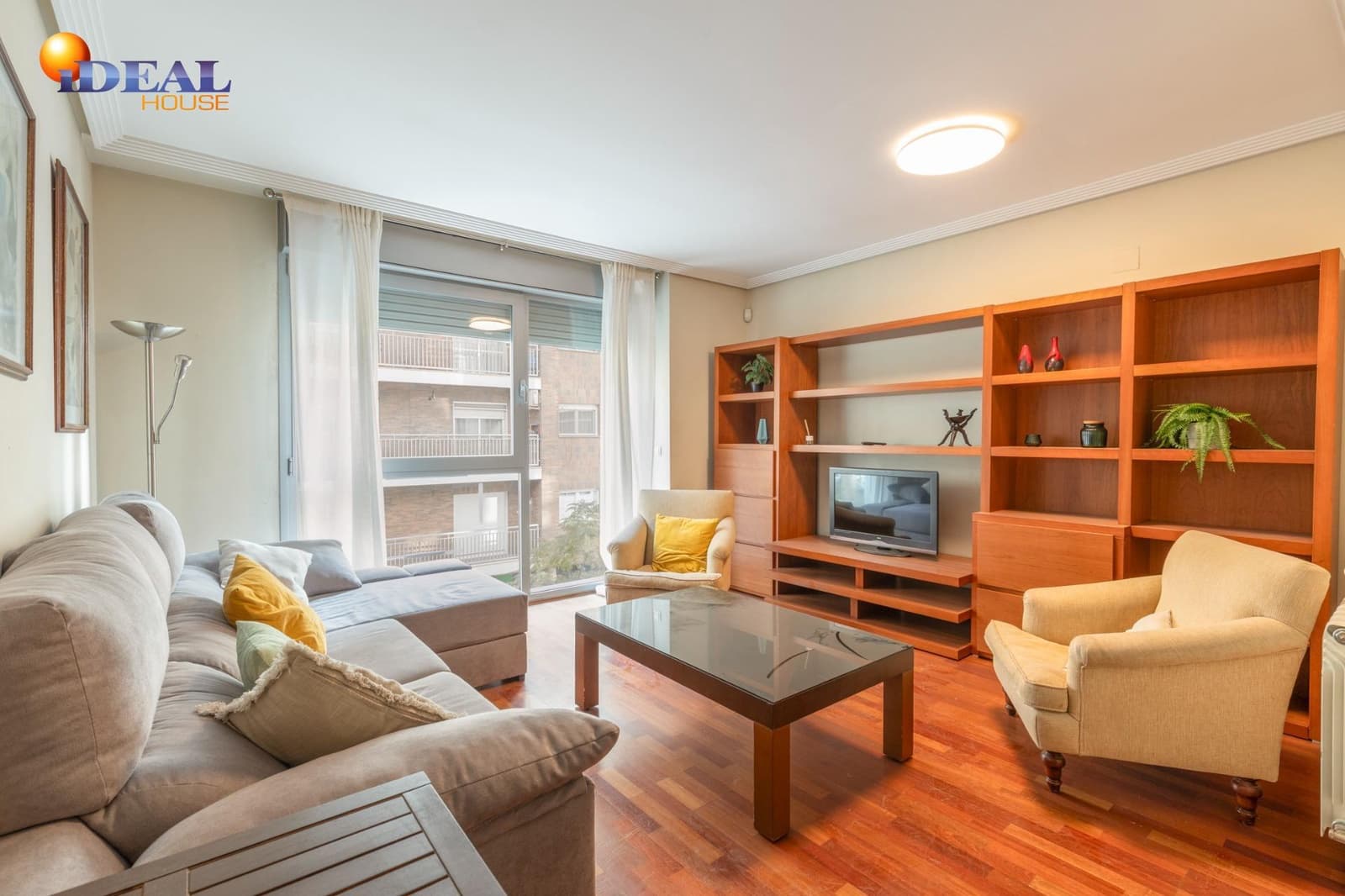 2 bedroom Flat for sale in Granada city with garage - € 356,500 (Ref: 9472931)