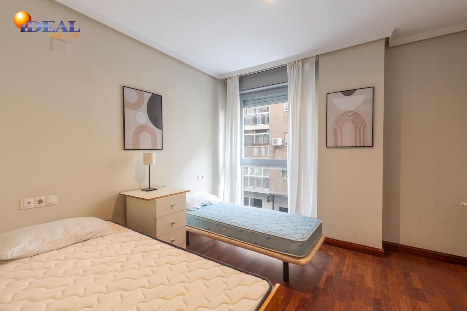 2 bedroom Flat for sale in Granada city with garage - € 356,500 (Ref: 9472931)