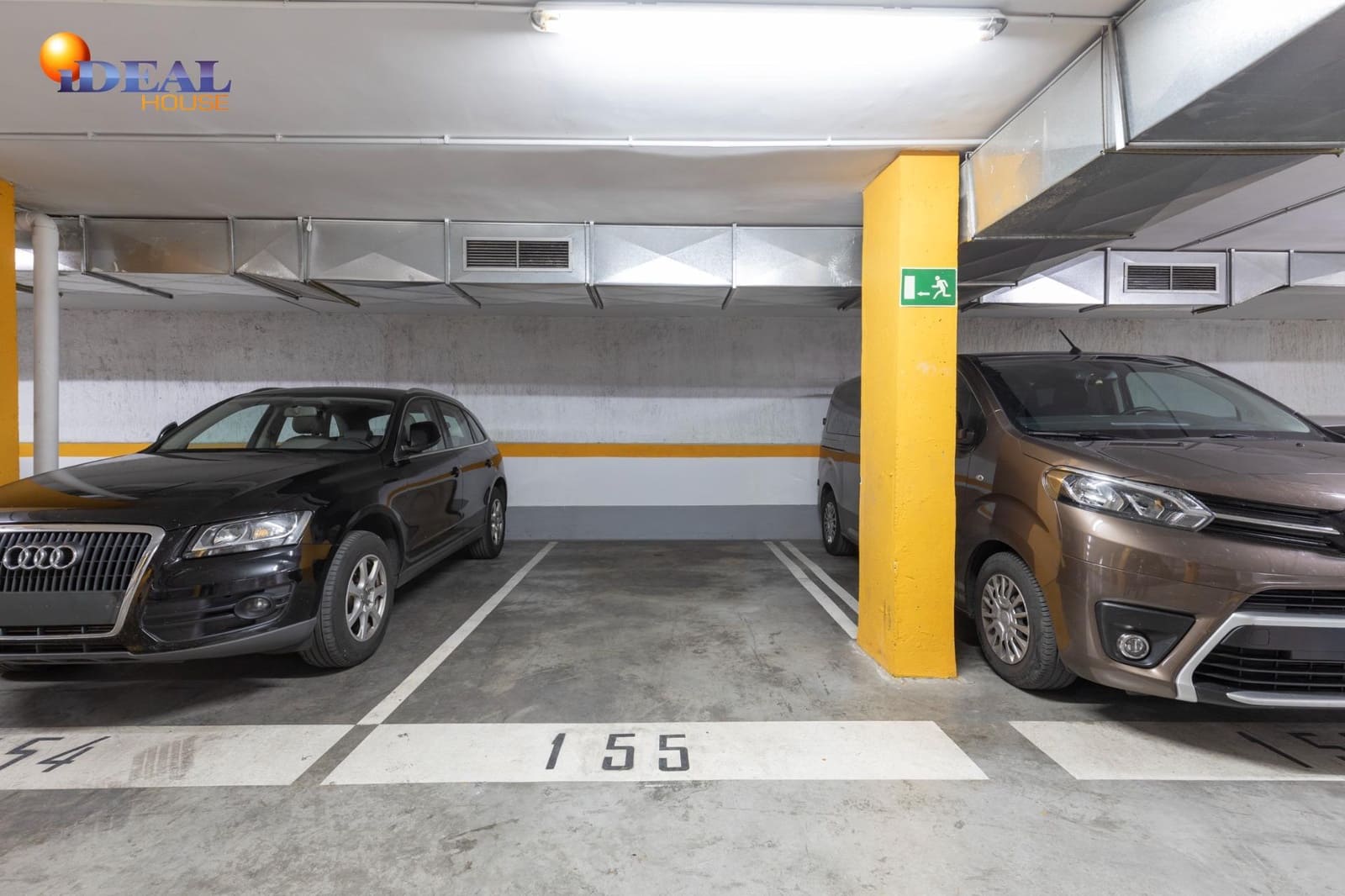 2 bedroom Flat for sale in Granada city with garage - € 356,500 (Ref: 9472931)