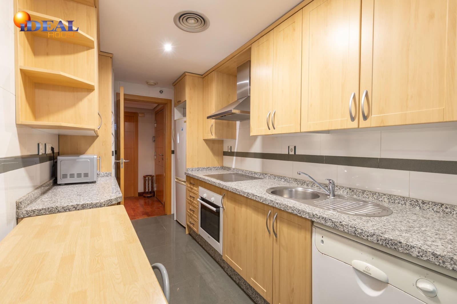 2 bedroom Flat for sale in Granada city with garage - € 356,500 (Ref: 9472931)