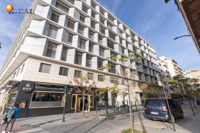 2 bedroom Flat for sale in Granada city with garage - € 356,500 (Ref: 9472931)