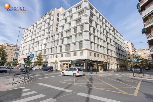 2 bedroom Flat for sale in Granada city with garage - € 356,500 (Ref: 9472931)